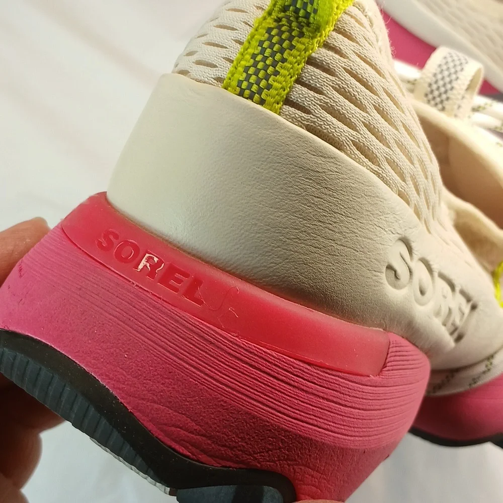 Sorel Women's Cream and Pink Sneakers size 9. mint condition
